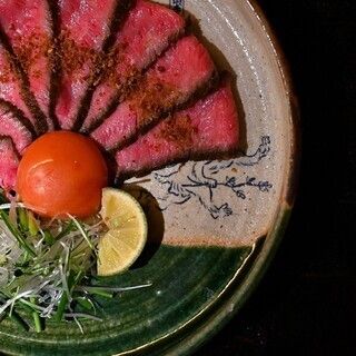 以和牛为特色的日式肉类料理。