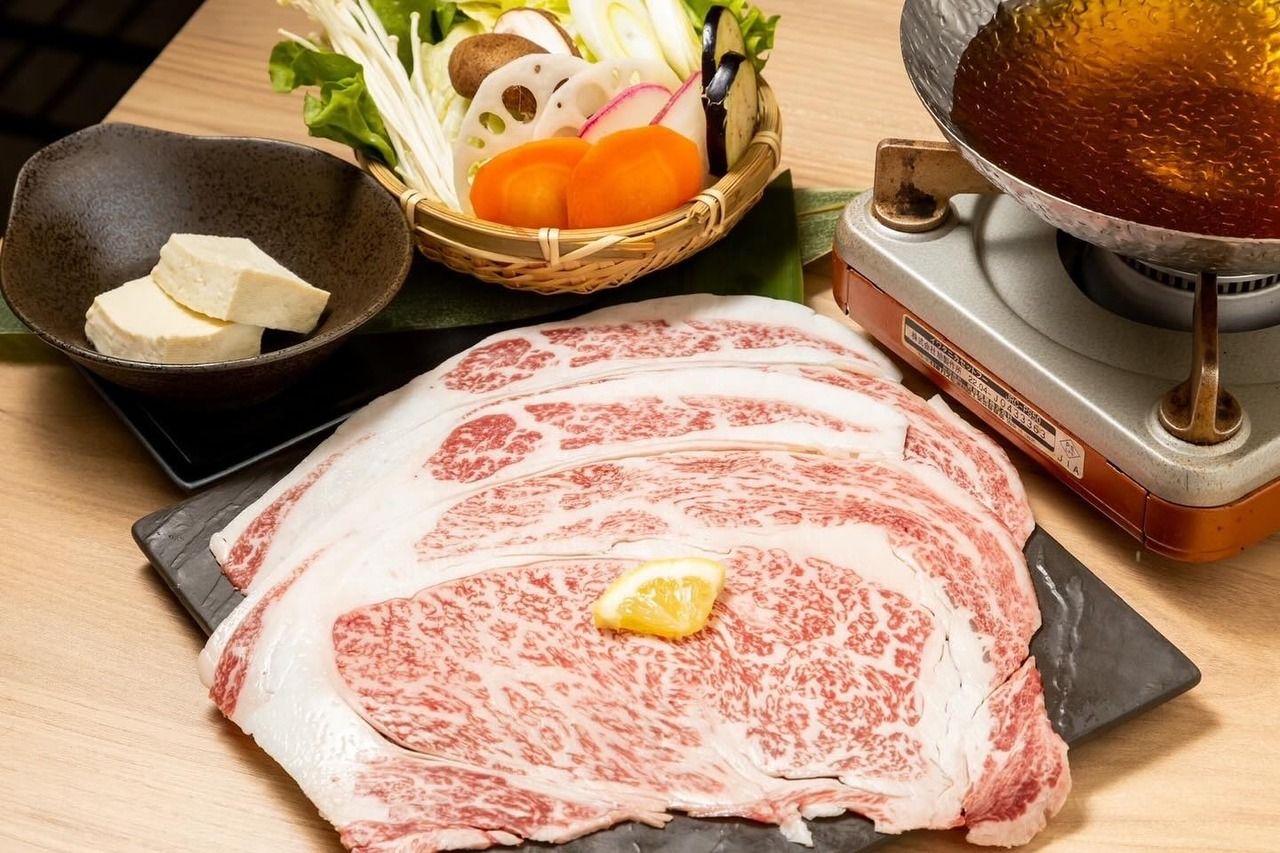 Furano Wagyu lean meat, Obira Wagyu shoulder roast, and premium sirloin – to be enjoyed as sukiyaki or shabu-shabu.