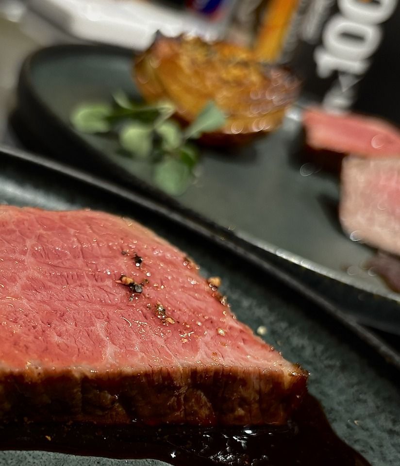 COURSE 2 (250g steak per person)