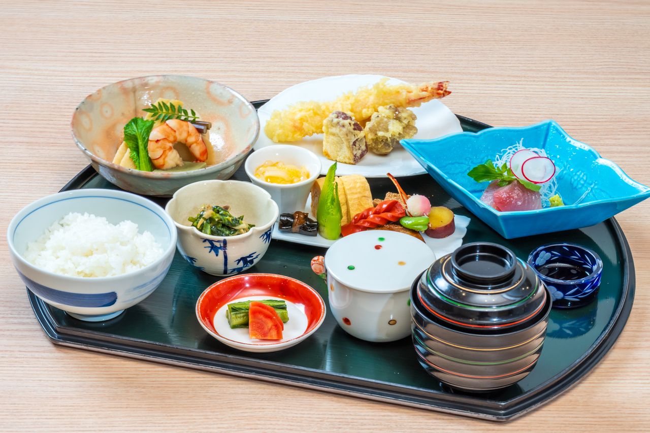 日本料理 八万ぼり / ホテルニューオウミ - Restaurant Guide