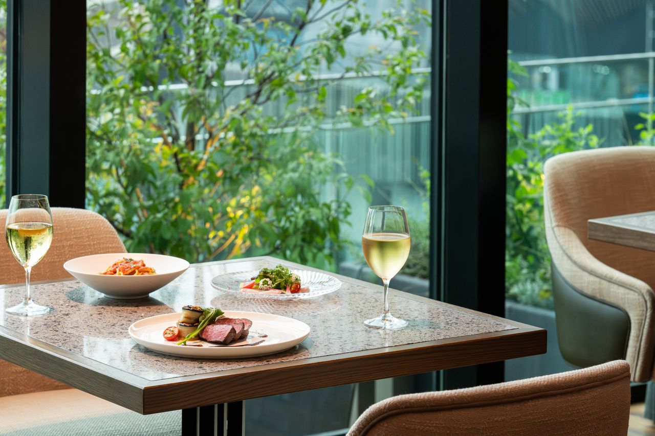 グッドスタッフ Passeri パッセリ シャンデリア アイアン 訳有 楽天市場】【受注生産】チェコ製 シャンデリア 6灯 ゴールド 照明